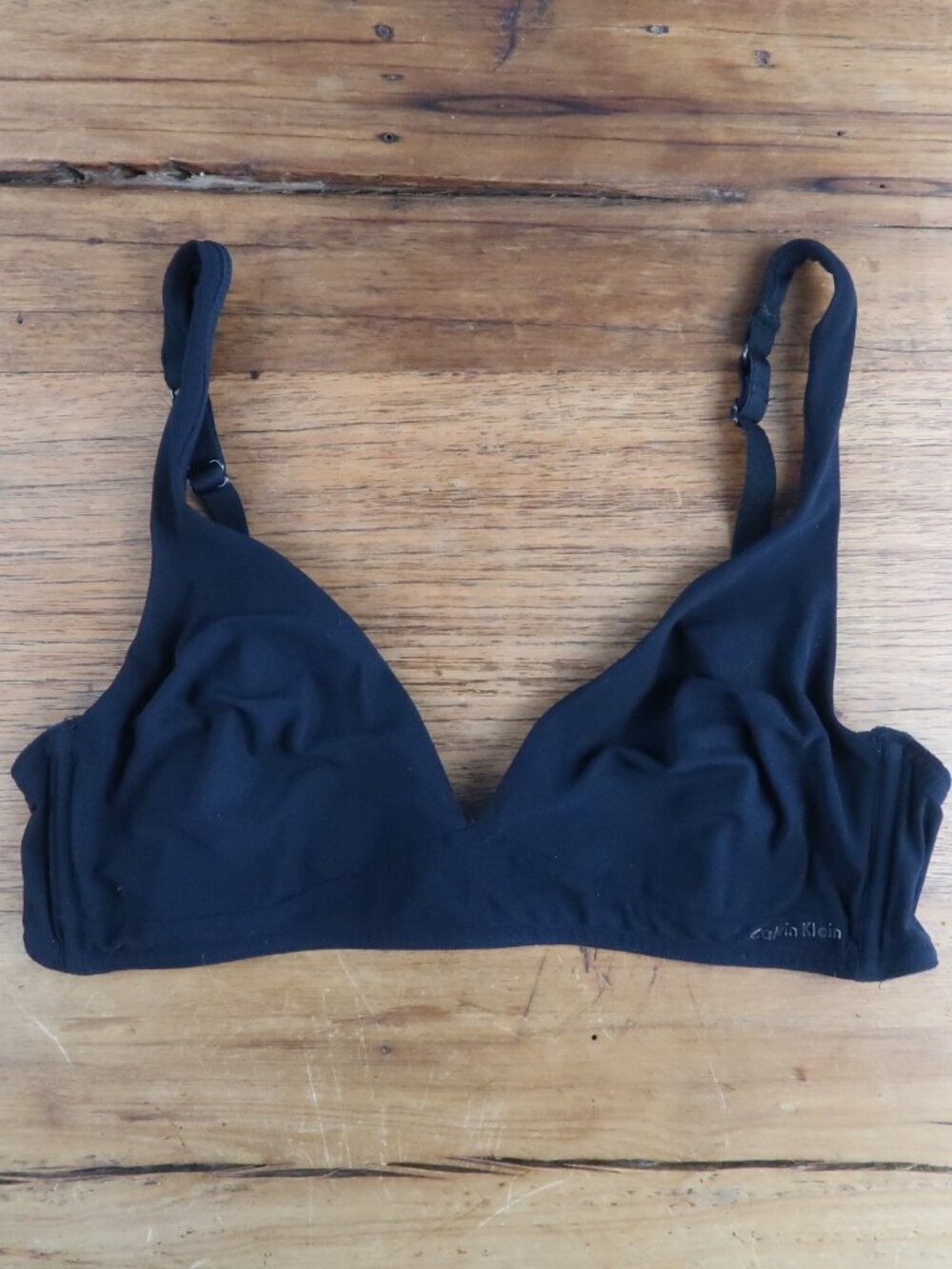 CALVIN KLEIN BLACK T SHIRT BRA WITH ADJUSTABLE COMFORT STRAPS SIZE 34C